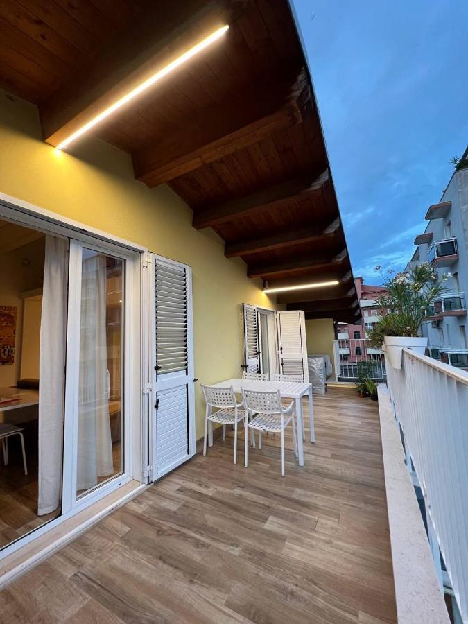 Casa Klimt Vicinissima Al Mare Parcheggio Privato Gratuito Se Disponibile Leilighet Pescara Eksteriør bilde